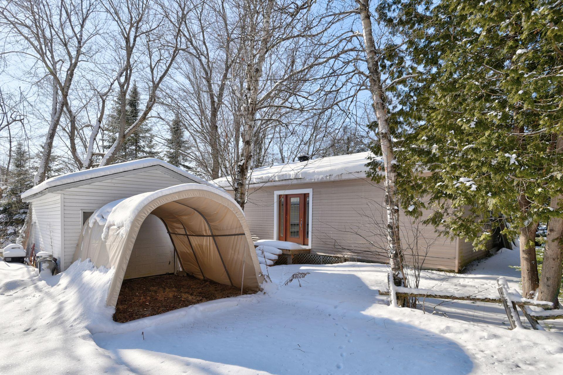 









380


Ch. de la Rivière

,
Sainte-Émélie-de-l'Énergie,




QC
J0K2K0

