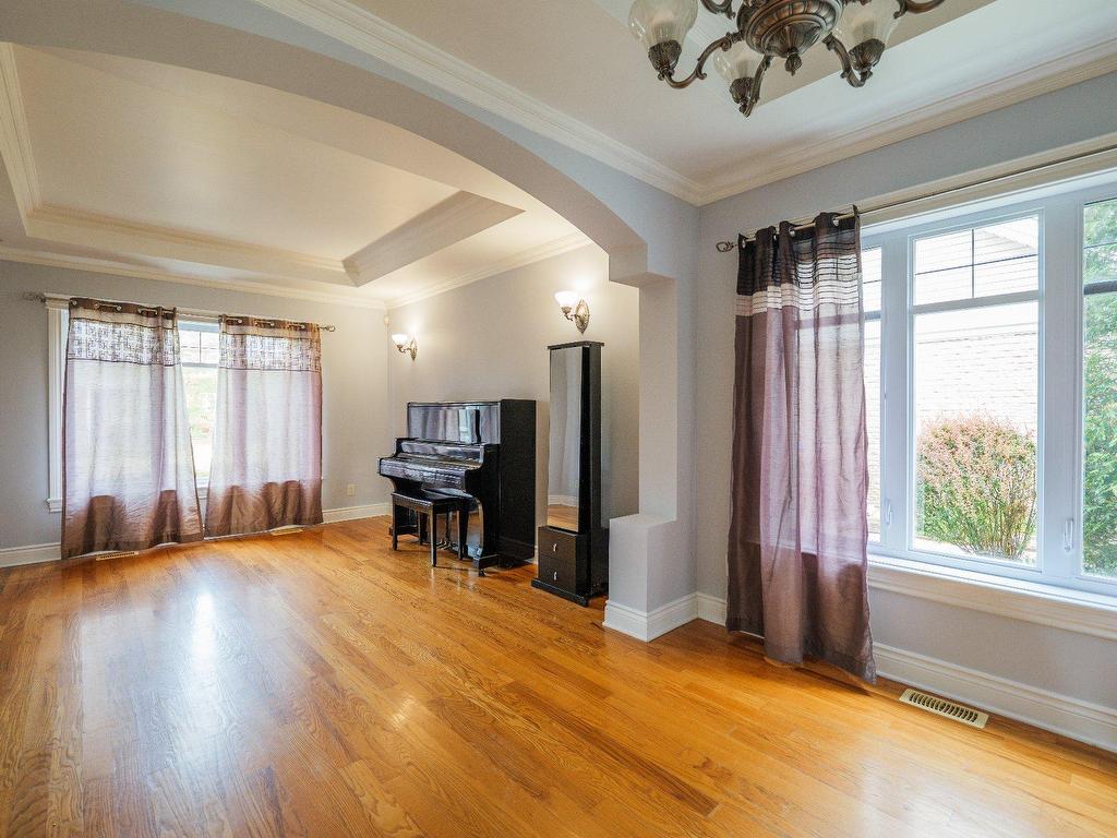 









406


Rue des Plateaux

,
Mont-Saint-Hilaire,




QC
J3H6E6

