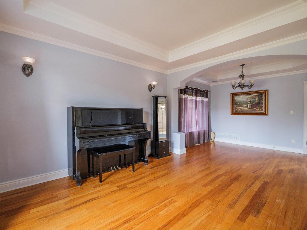 









406


Rue des Plateaux

,
Mont-Saint-Hilaire,




QC
J3H6E6

