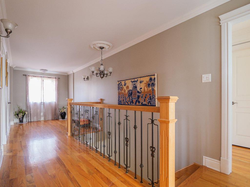 









406


Rue des Plateaux

,
Mont-Saint-Hilaire,




QC
J3H6E6

