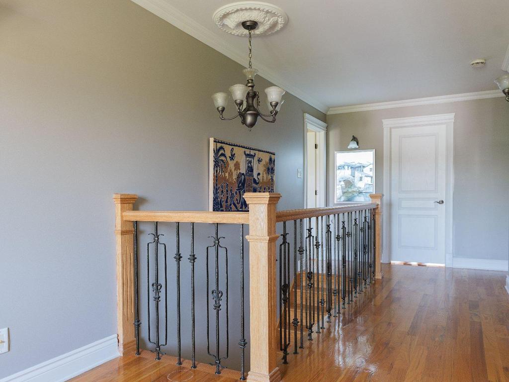 









406


Rue des Plateaux

,
Mont-Saint-Hilaire,




QC
J3H6E6


