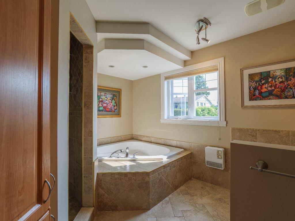 









406


Rue des Plateaux

,
Mont-Saint-Hilaire,




QC
J3H6E6


