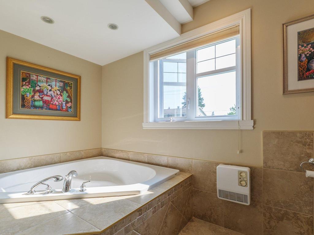 









406


Rue des Plateaux

,
Mont-Saint-Hilaire,




QC
J3H6E6

