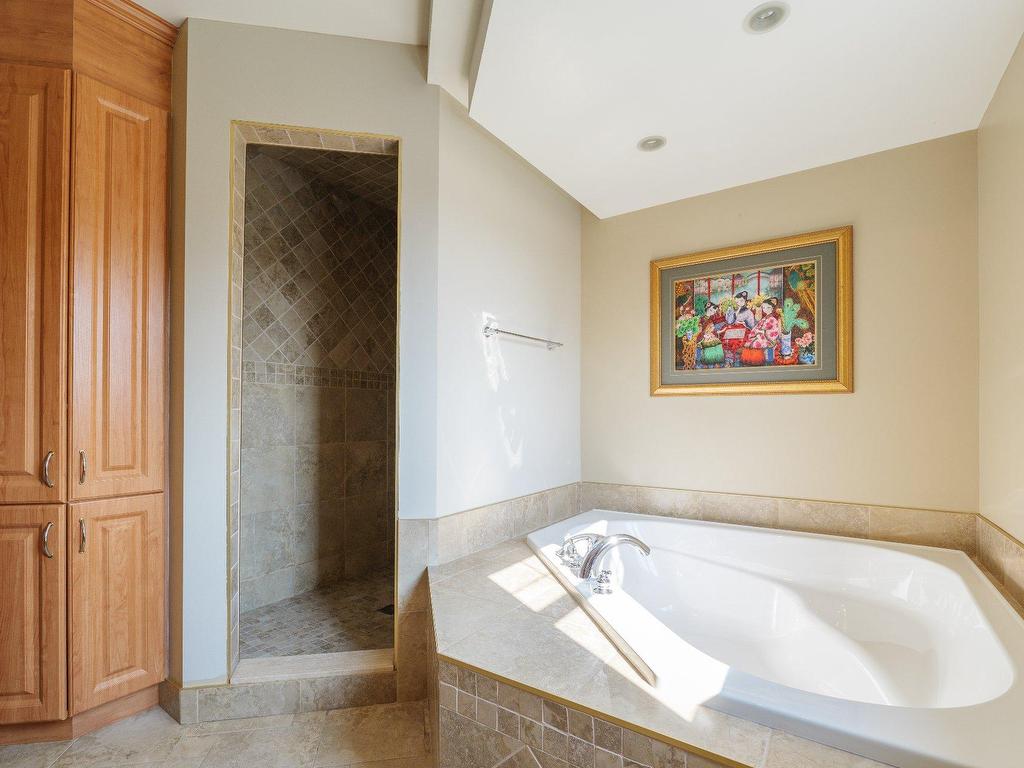 









406


Rue des Plateaux

,
Mont-Saint-Hilaire,




QC
J3H6E6

