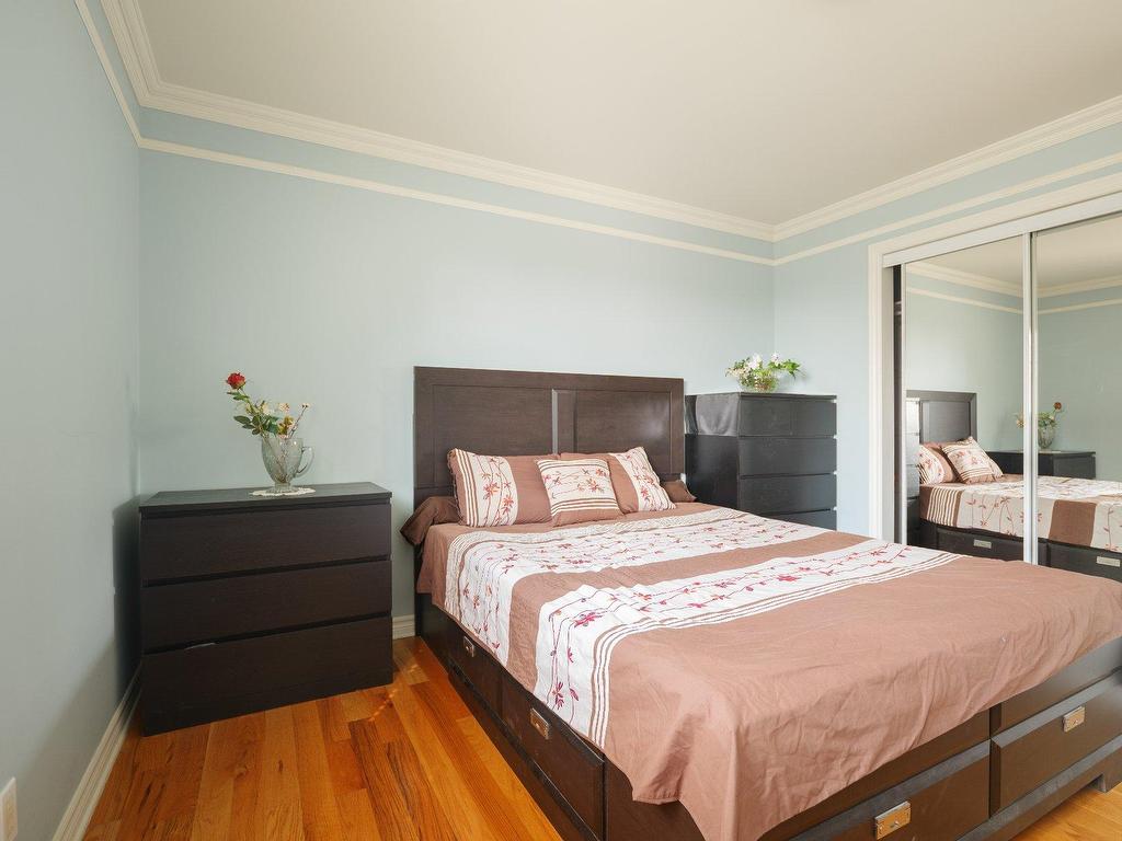 









406


Rue des Plateaux

,
Mont-Saint-Hilaire,




QC
J3H6E6

