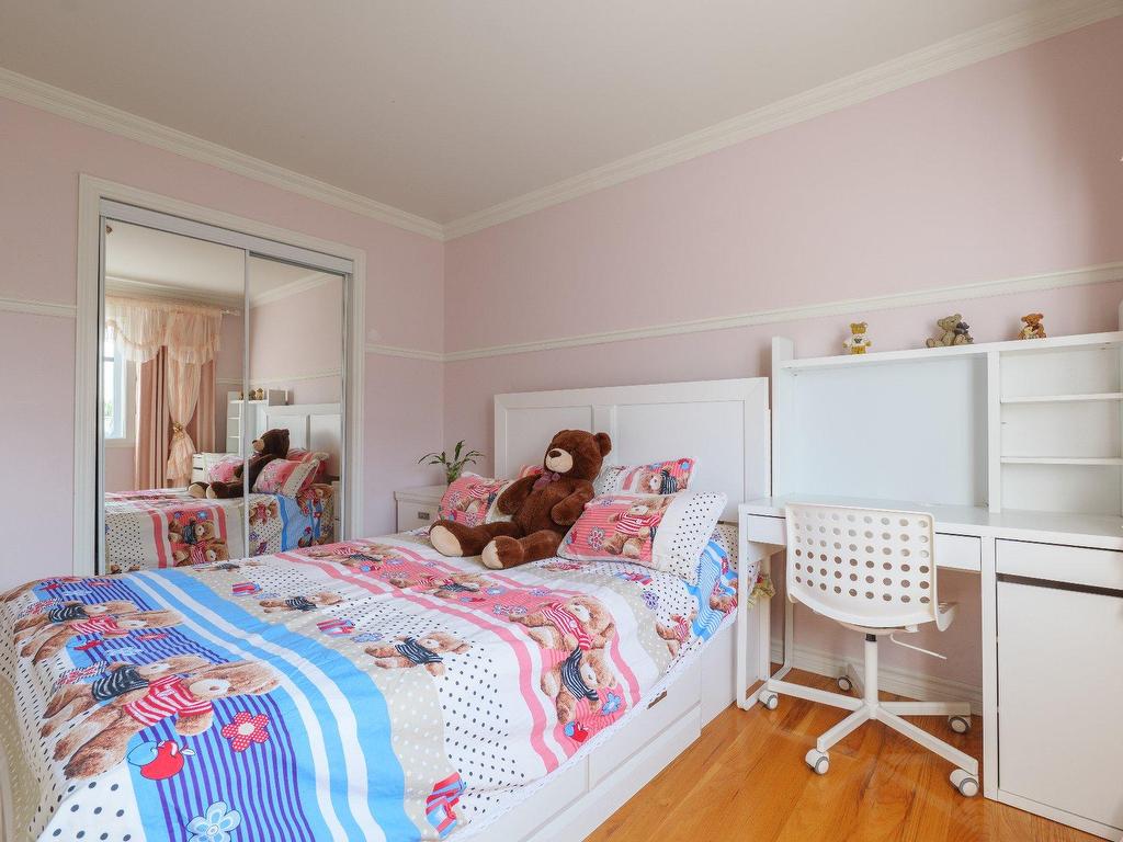 









406


Rue des Plateaux

,
Mont-Saint-Hilaire,




QC
J3H6E6

