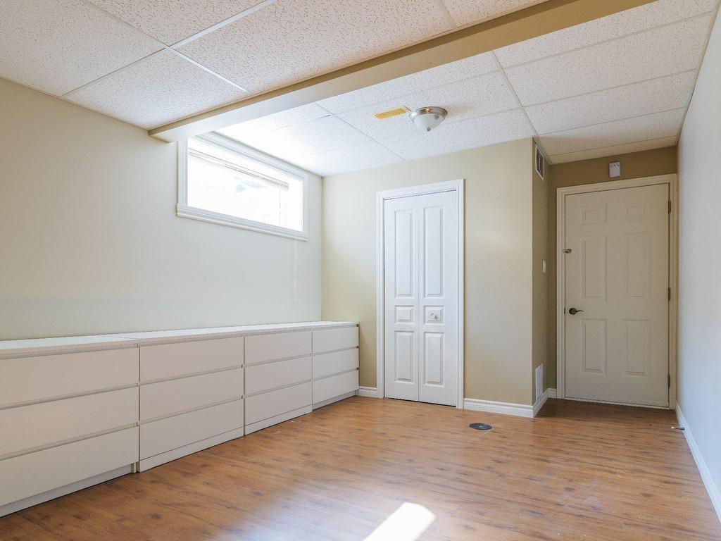 









406


Rue des Plateaux

,
Mont-Saint-Hilaire,




QC
J3H6E6

