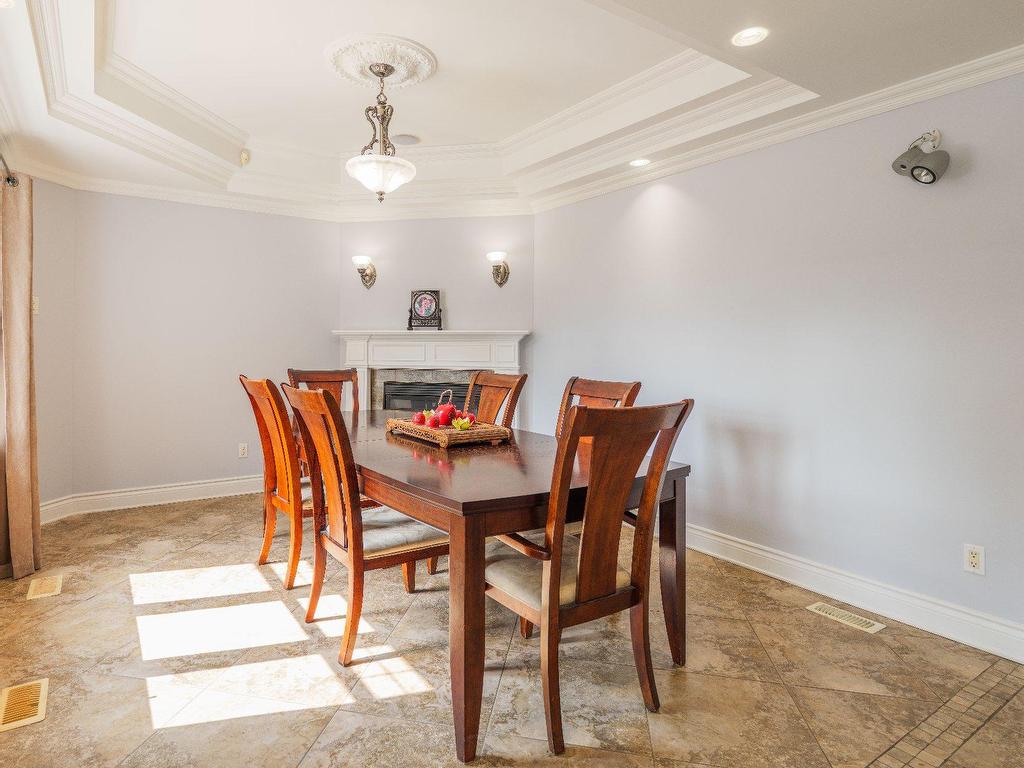 









406


Rue des Plateaux

,
Mont-Saint-Hilaire,




QC
J3H6E6

