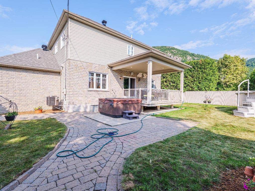 









406


Rue des Plateaux

,
Mont-Saint-Hilaire,




QC
J3H6E6

