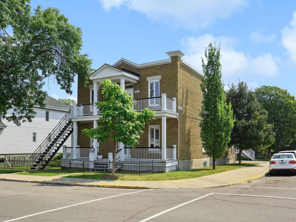 









8540

 - 8544


Av. Pierre-De Coubertin

,
Montréal (Mercier/Hochelaga-Maisonneuve),




QC
H1L2E4

