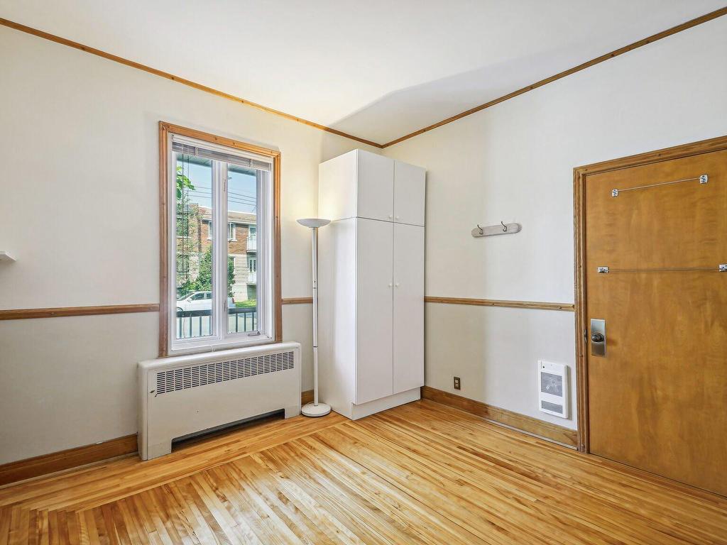 









8540

 - 8544


Av. Pierre-De Coubertin

,
Montréal (Mercier/Hochelaga-Maisonneuve),




QC
H1L2E4

