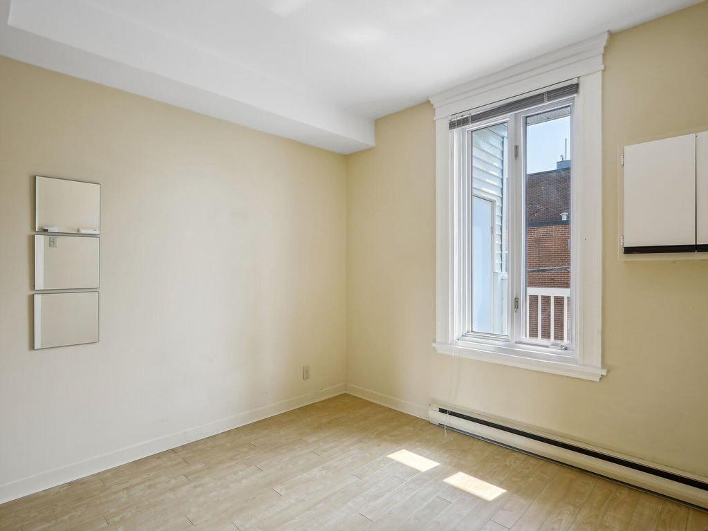 









8540

 - 8544


Av. Pierre-De Coubertin

,
Montréal (Mercier/Hochelaga-Maisonneuve),




QC
H1L2E4

