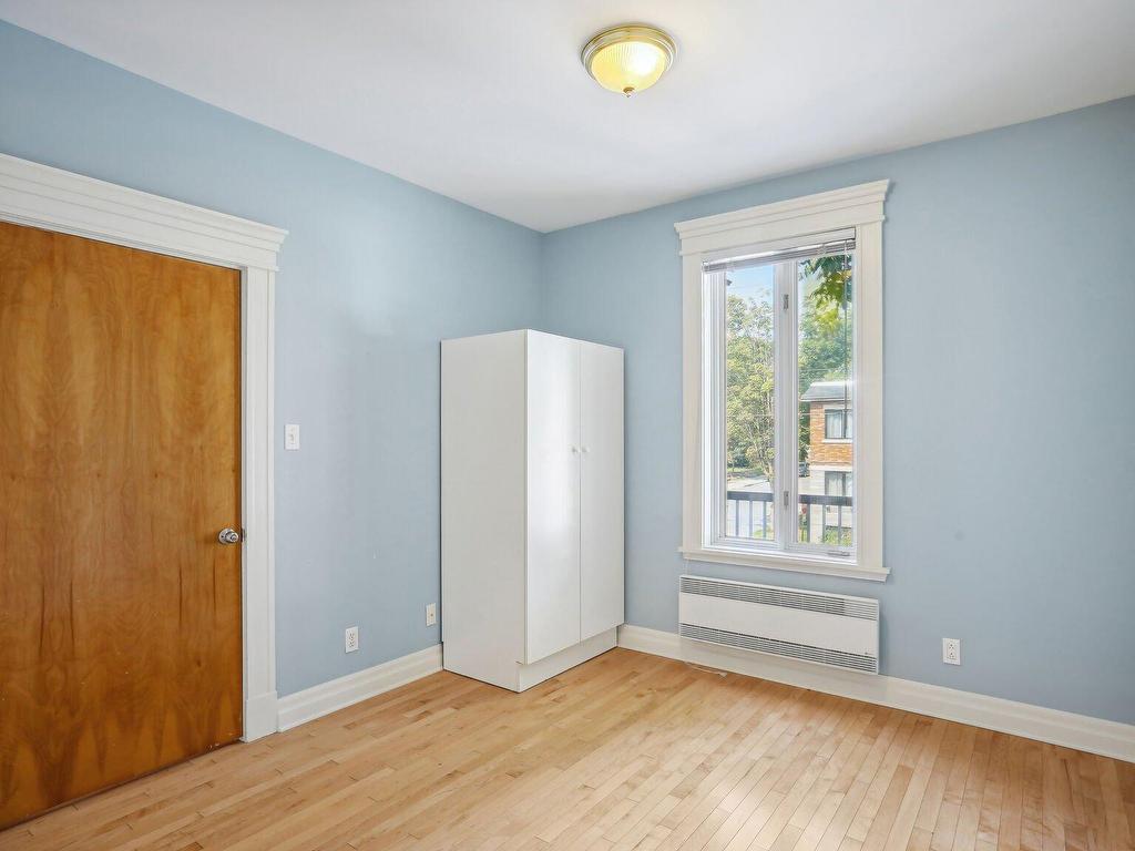 









8540

 - 8544


Av. Pierre-De Coubertin

,
Montréal (Mercier/Hochelaga-Maisonneuve),




QC
H1L2E4

