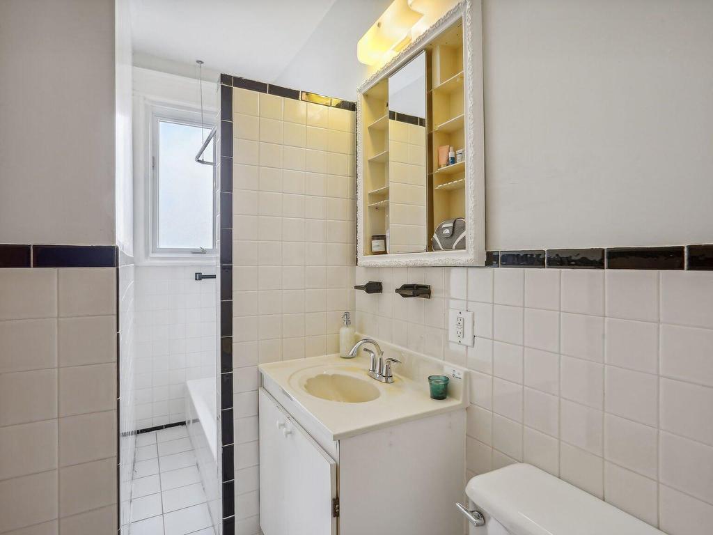 









8540

 - 8544


Av. Pierre-De Coubertin

,
Montréal (Mercier/Hochelaga-Maisonneuve),




QC
H1L2E4

