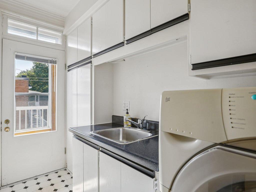 









8540

 - 8544


Av. Pierre-De Coubertin

,
Montréal (Mercier/Hochelaga-Maisonneuve),




QC
H1L2E4

