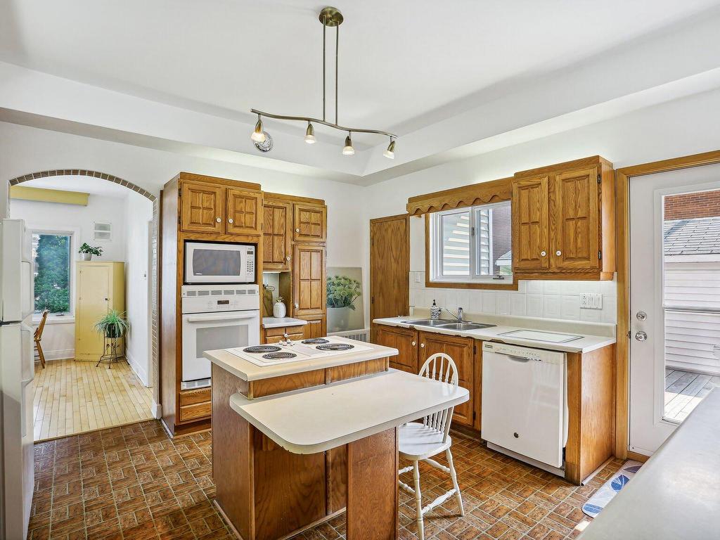 









8540

 - 8544


Av. Pierre-De Coubertin

,
Montréal (Mercier/Hochelaga-Maisonneuve),




QC
H1L2E4

