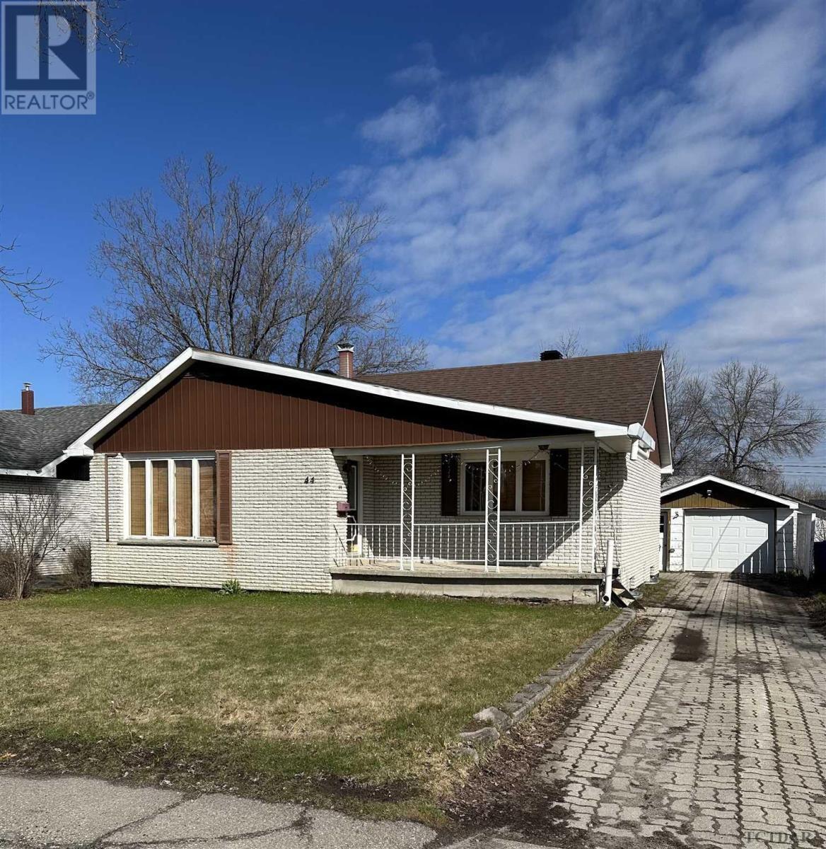 












44 Pine CRES

,
Kapkuskasing,




Ontario
P5N1X8

