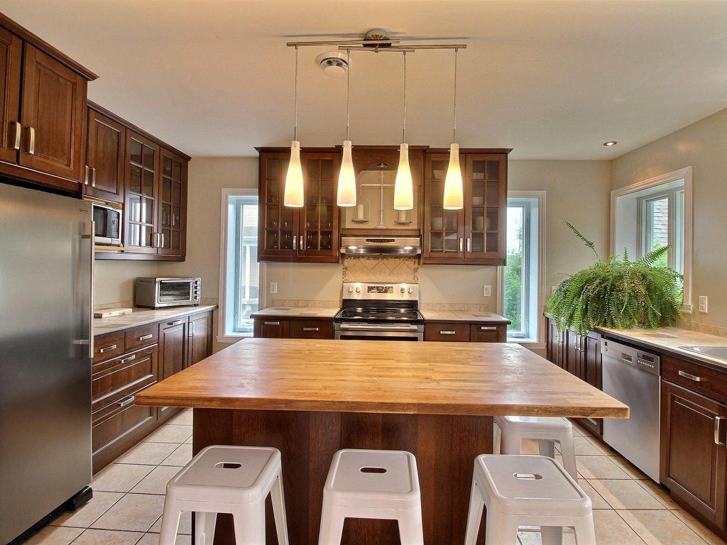 









205


Rue François-Hazeur

,
La Malbaie,




QC
G5A1V6

