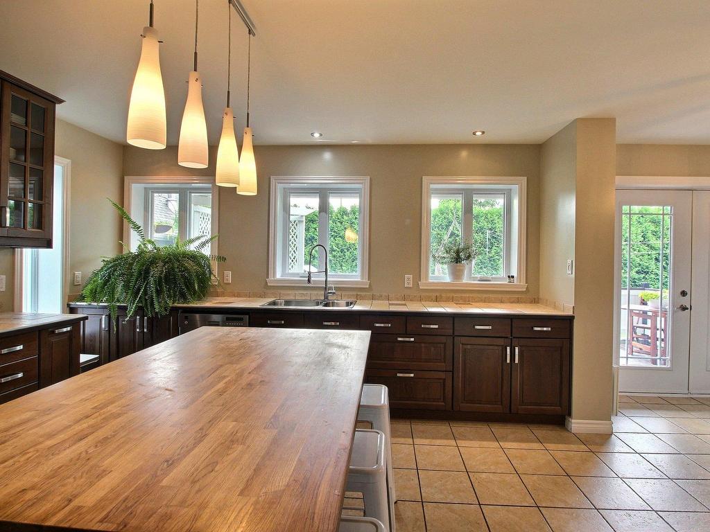 









205


Rue François-Hazeur

,
La Malbaie,




QC
G5A1V6

