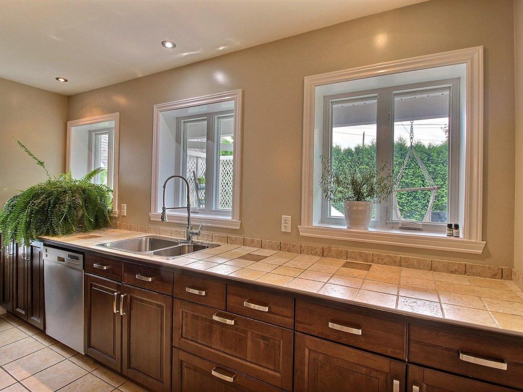 









205


Rue François-Hazeur

,
La Malbaie,




QC
G5A1V6

