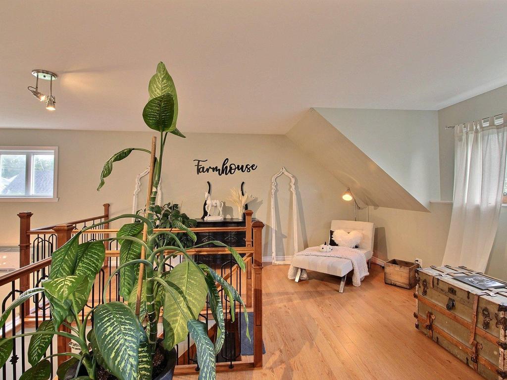 









205


Rue François-Hazeur

,
La Malbaie,




QC
G5A1V6

