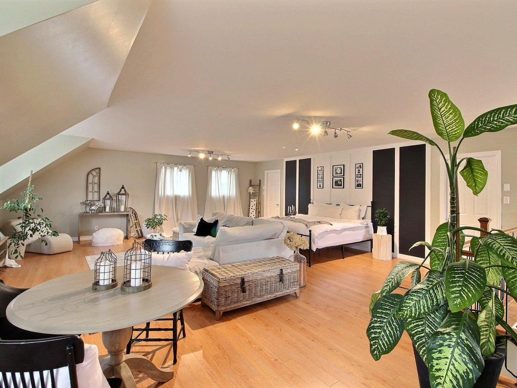 









205


Rue François-Hazeur

,
La Malbaie,




QC
G5A1V6

