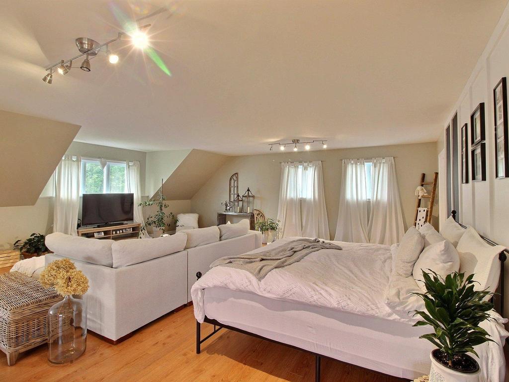 









205


Rue François-Hazeur

,
La Malbaie,




QC
G5A1V6

