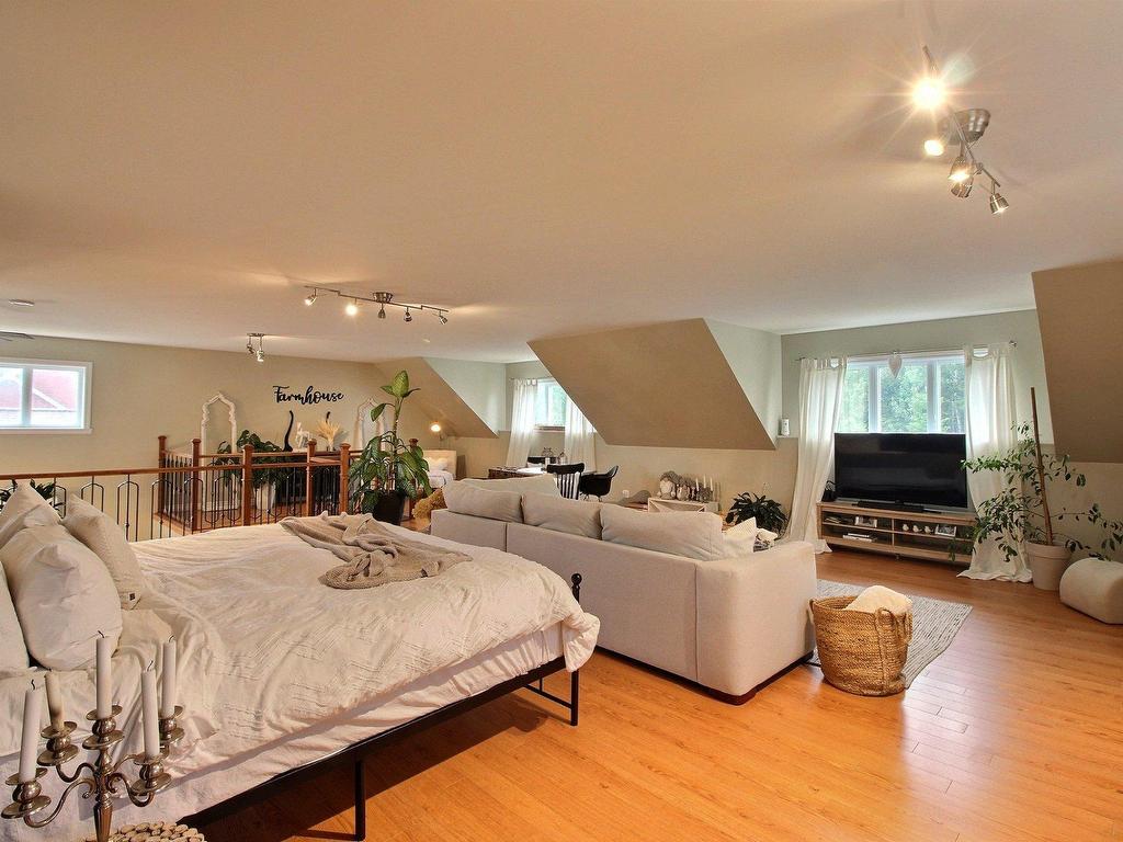 









205


Rue François-Hazeur

,
La Malbaie,




QC
G5A1V6

