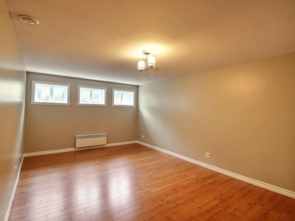 









205


Rue François-Hazeur

,
La Malbaie,




QC
G5A1V6

