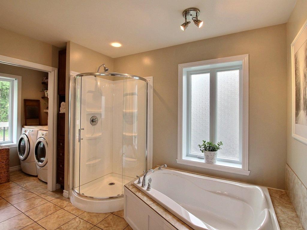 









205


Rue François-Hazeur

,
La Malbaie,




QC
G5A1V6

