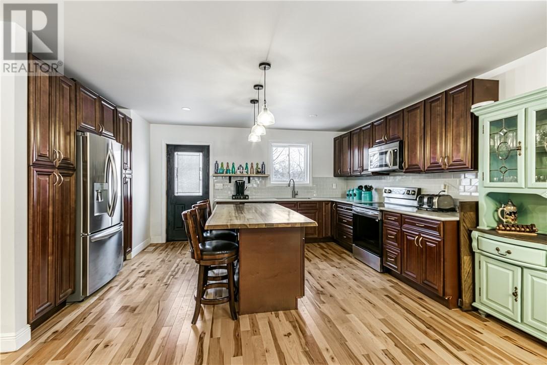 












130 Thorne Street

,
Mindemoya, Manitoulin Island,




Ontario
P0P1S0

