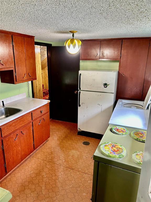 












491 Essex Street

,
Virden,




Manitoba
R0M2C0

