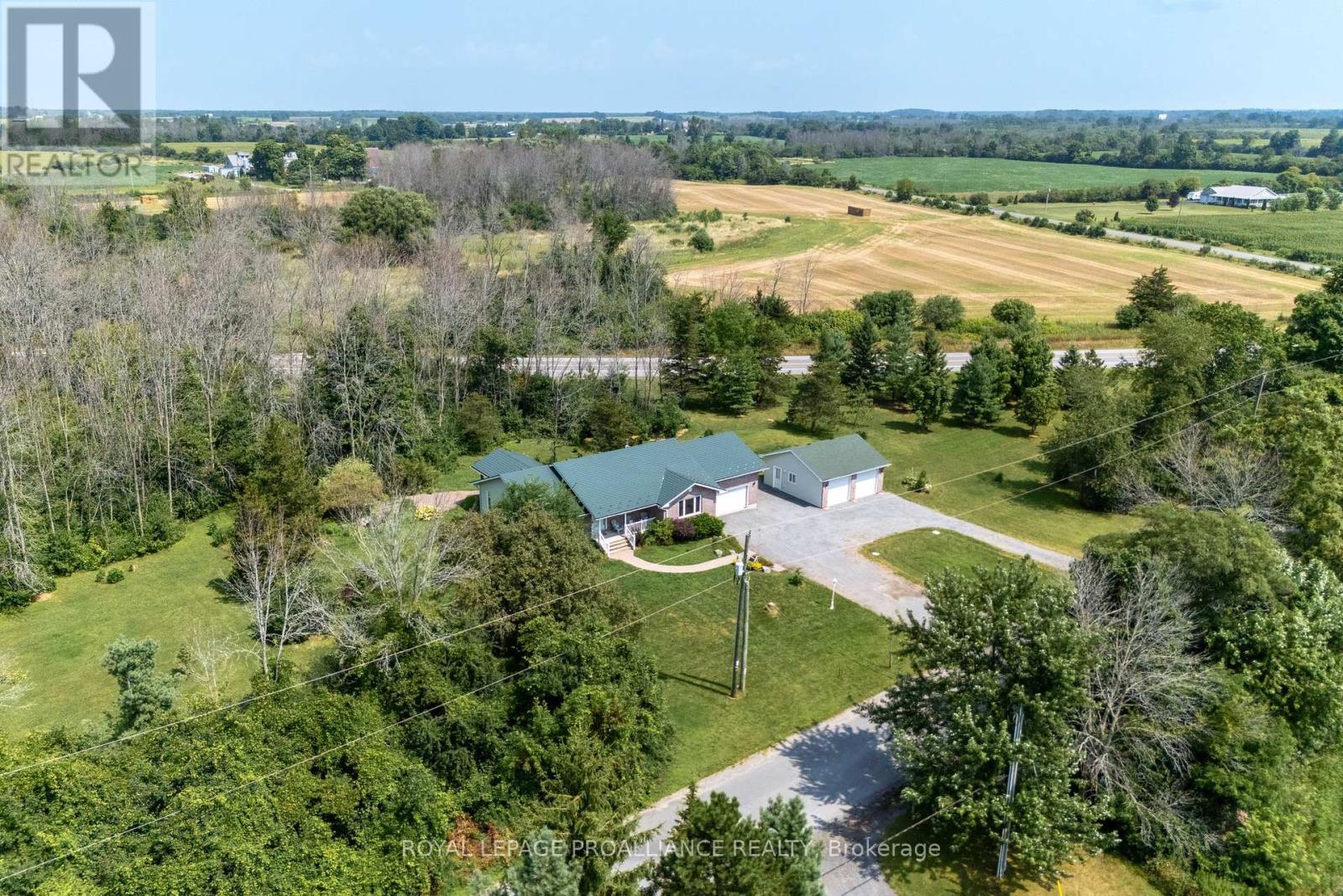 












32 PIERCE ROAD

,
Prince Edward County (Hallowell Ward),




Ontario
K0K1G0

