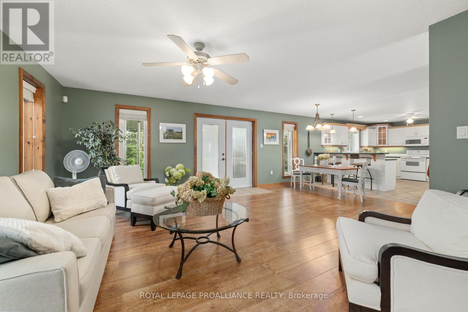 












32 PIERCE ROAD

,
Prince Edward County (Hallowell Ward),




Ontario
K0K1G0

