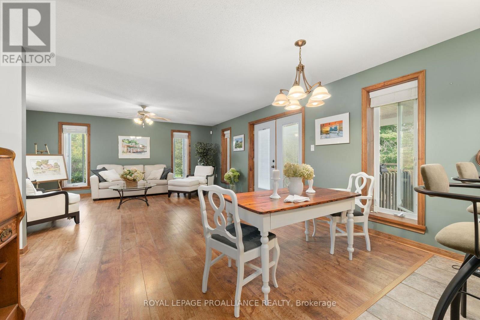












32 PIERCE ROAD

,
Prince Edward County (Hallowell Ward),




Ontario
K0K1G0


