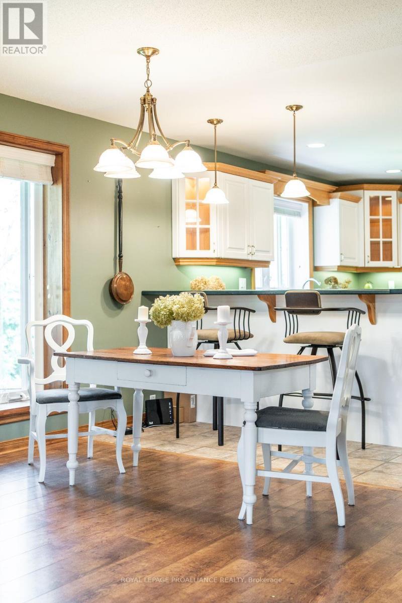












32 PIERCE ROAD

,
Prince Edward County (Hallowell Ward),




Ontario
K0K1G0

