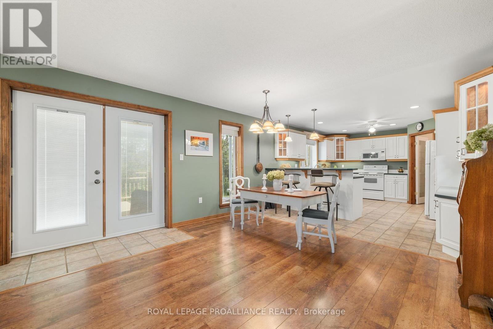 












32 PIERCE ROAD

,
Prince Edward County (Hallowell Ward),




Ontario
K0K1G0

