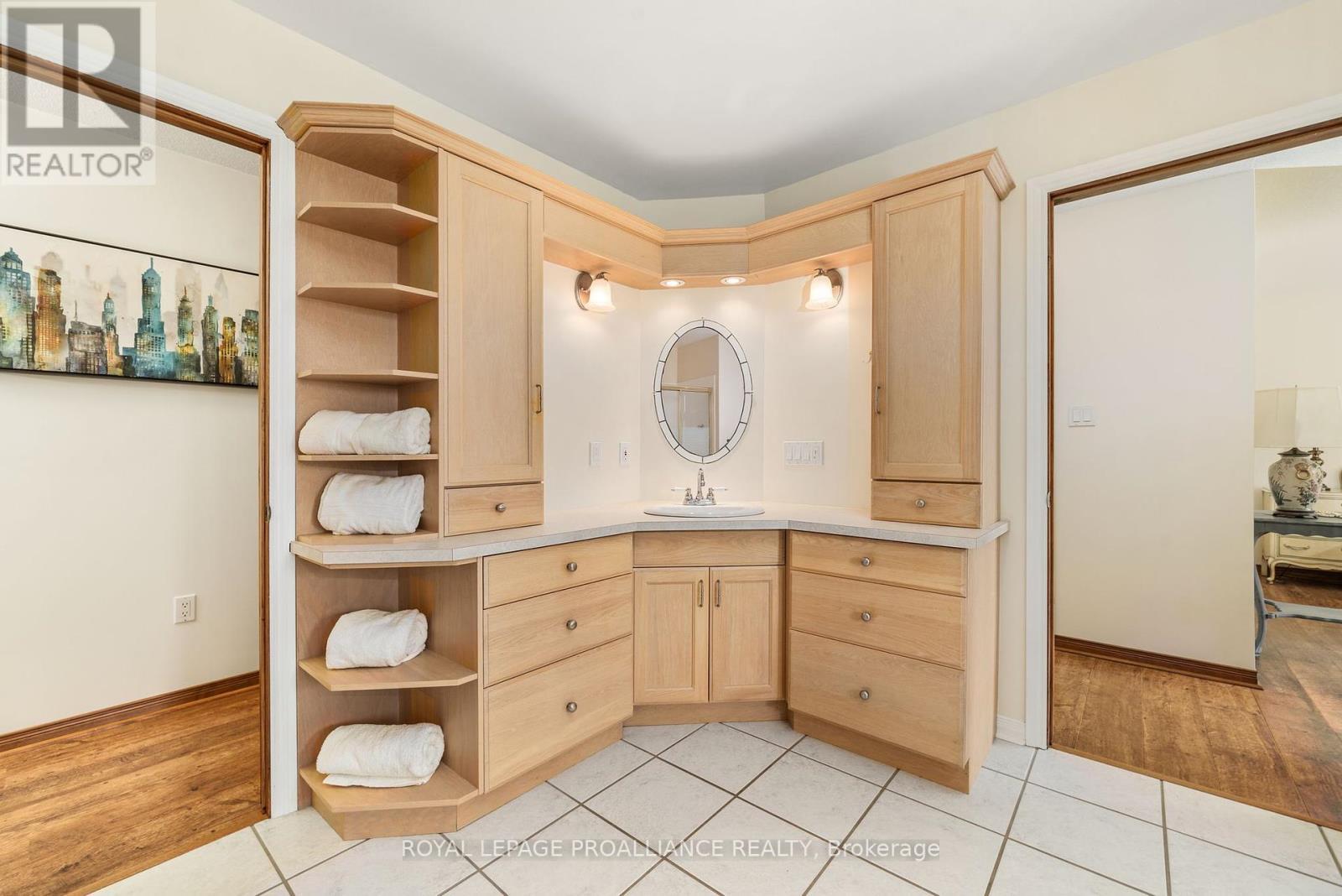 












32 PIERCE ROAD

,
Prince Edward County (Hallowell Ward),




Ontario
K0K1G0

