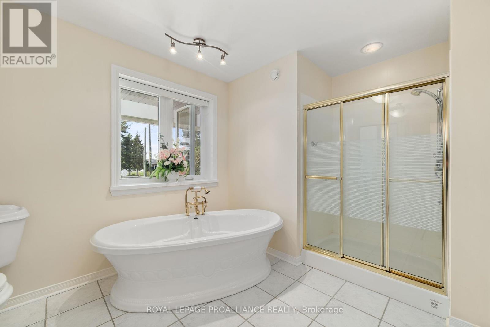 












32 PIERCE ROAD

,
Prince Edward County (Hallowell Ward),




Ontario
K0K1G0

