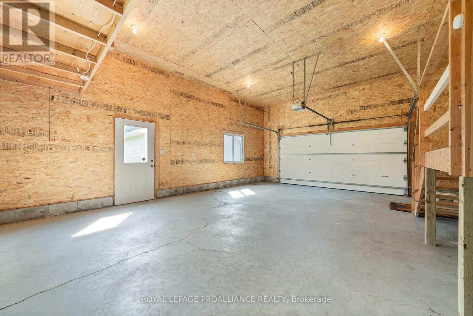 












32 PIERCE ROAD

,
Prince Edward County (Hallowell Ward),




Ontario
K0K1G0

