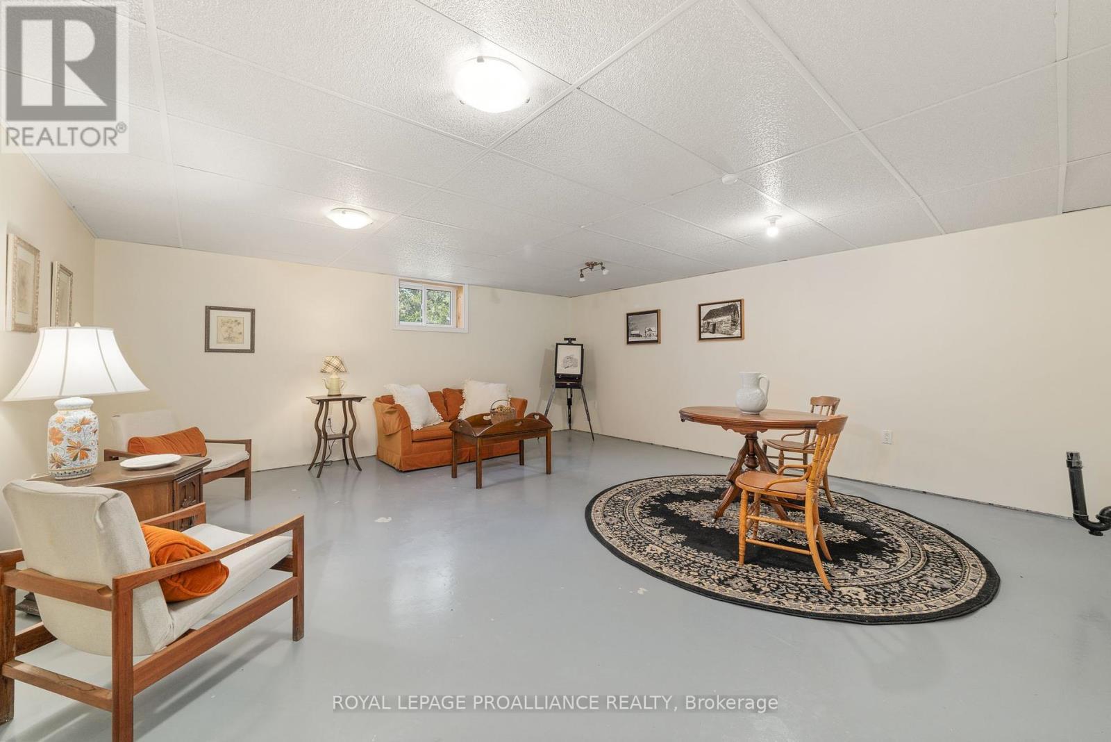 












32 PIERCE ROAD

,
Prince Edward County (Hallowell Ward),




Ontario
K0K1G0

