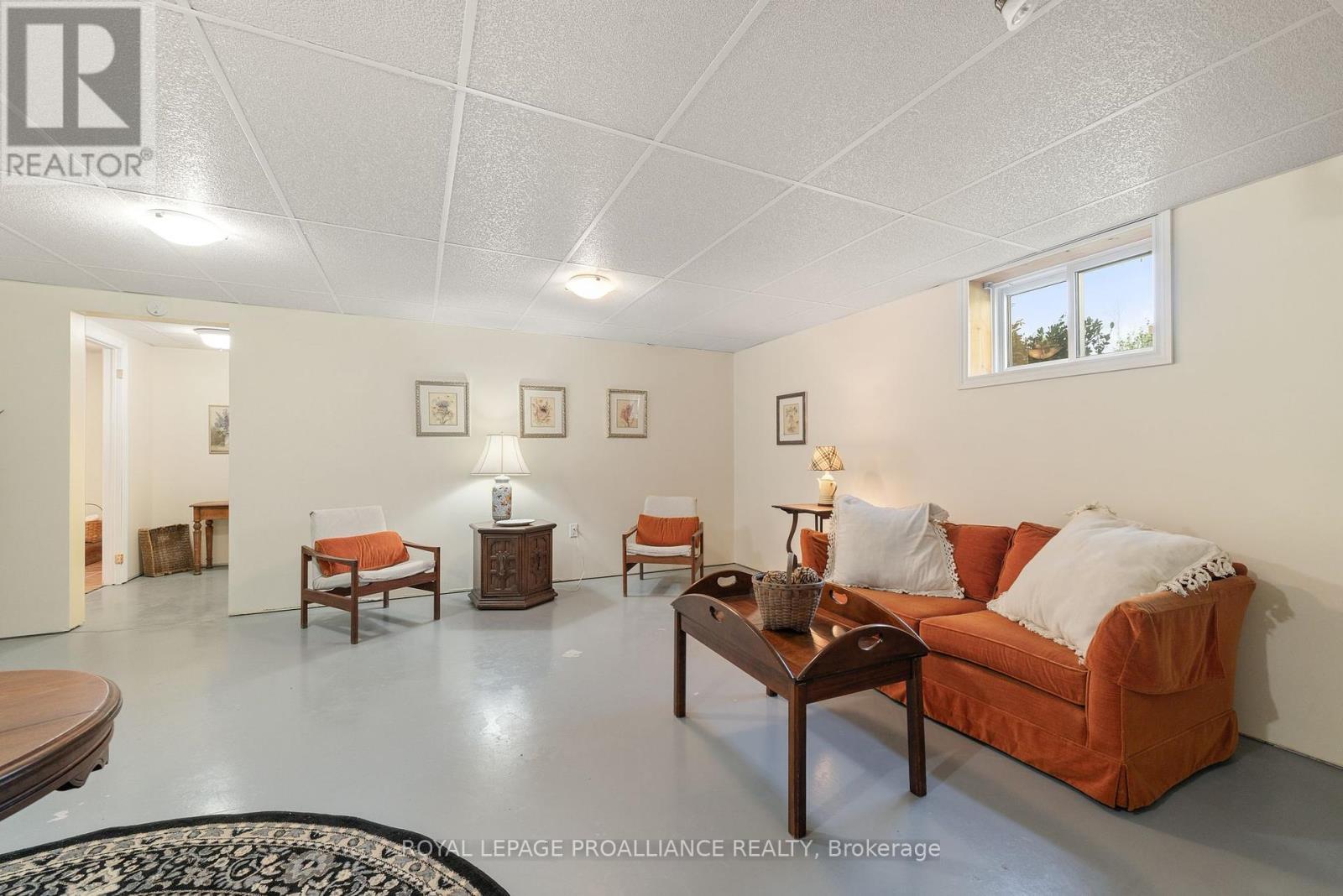 












32 PIERCE ROAD

,
Prince Edward County (Hallowell Ward),




Ontario
K0K1G0

