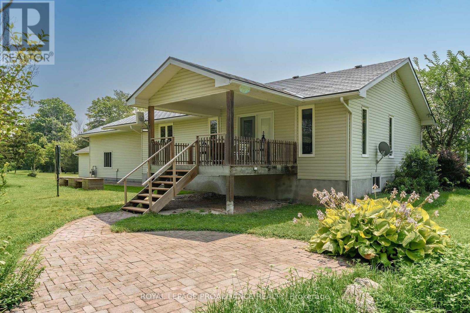 












32 PIERCE ROAD

,
Prince Edward County (Hallowell Ward),




Ontario
K0K1G0

