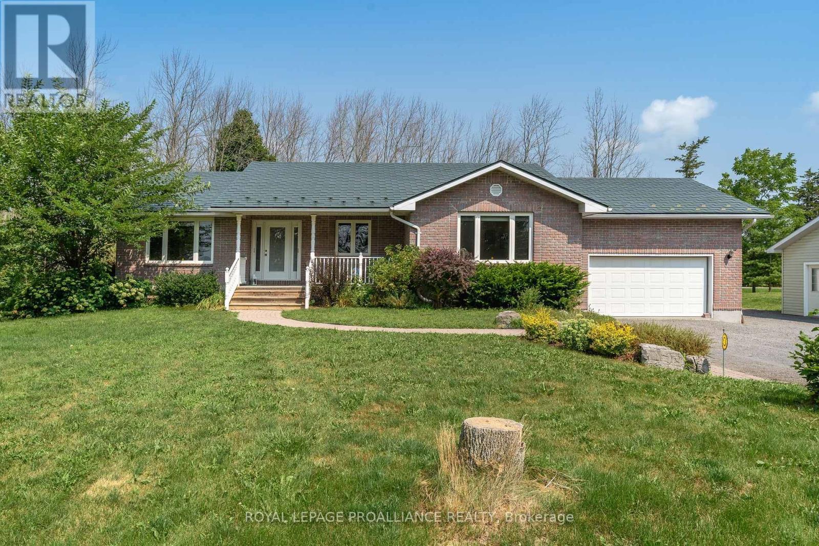 












32 PIERCE ROAD

,
Prince Edward County (Hallowell Ward),




Ontario
K0K1G0

