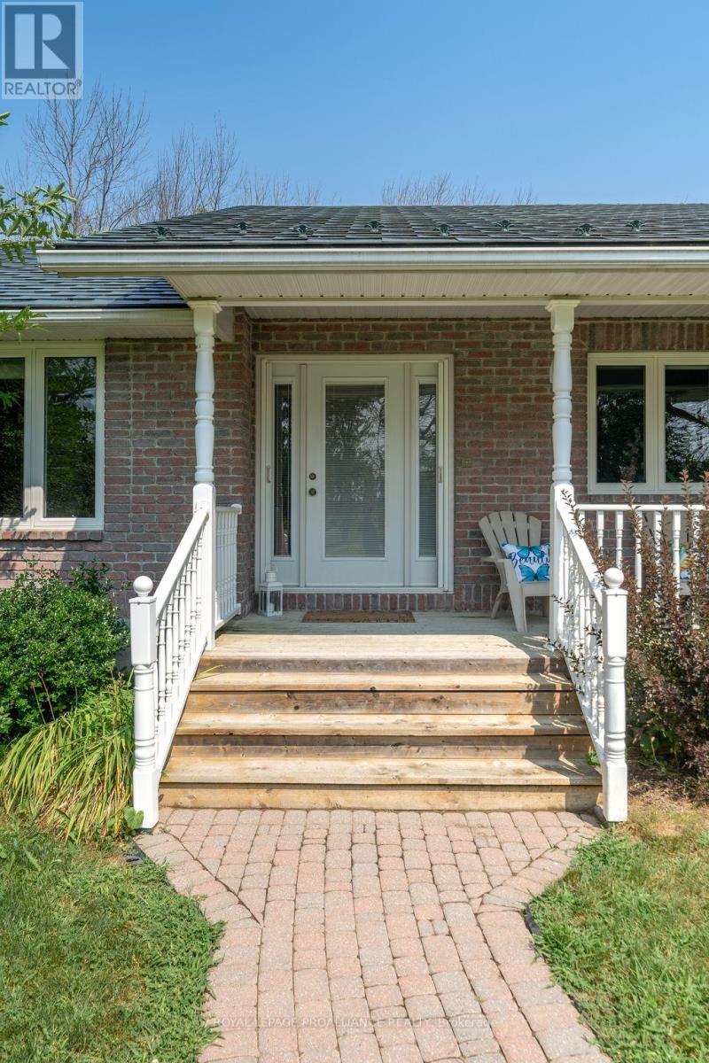 












32 PIERCE ROAD

,
Prince Edward County (Hallowell Ward),




Ontario
K0K1G0

