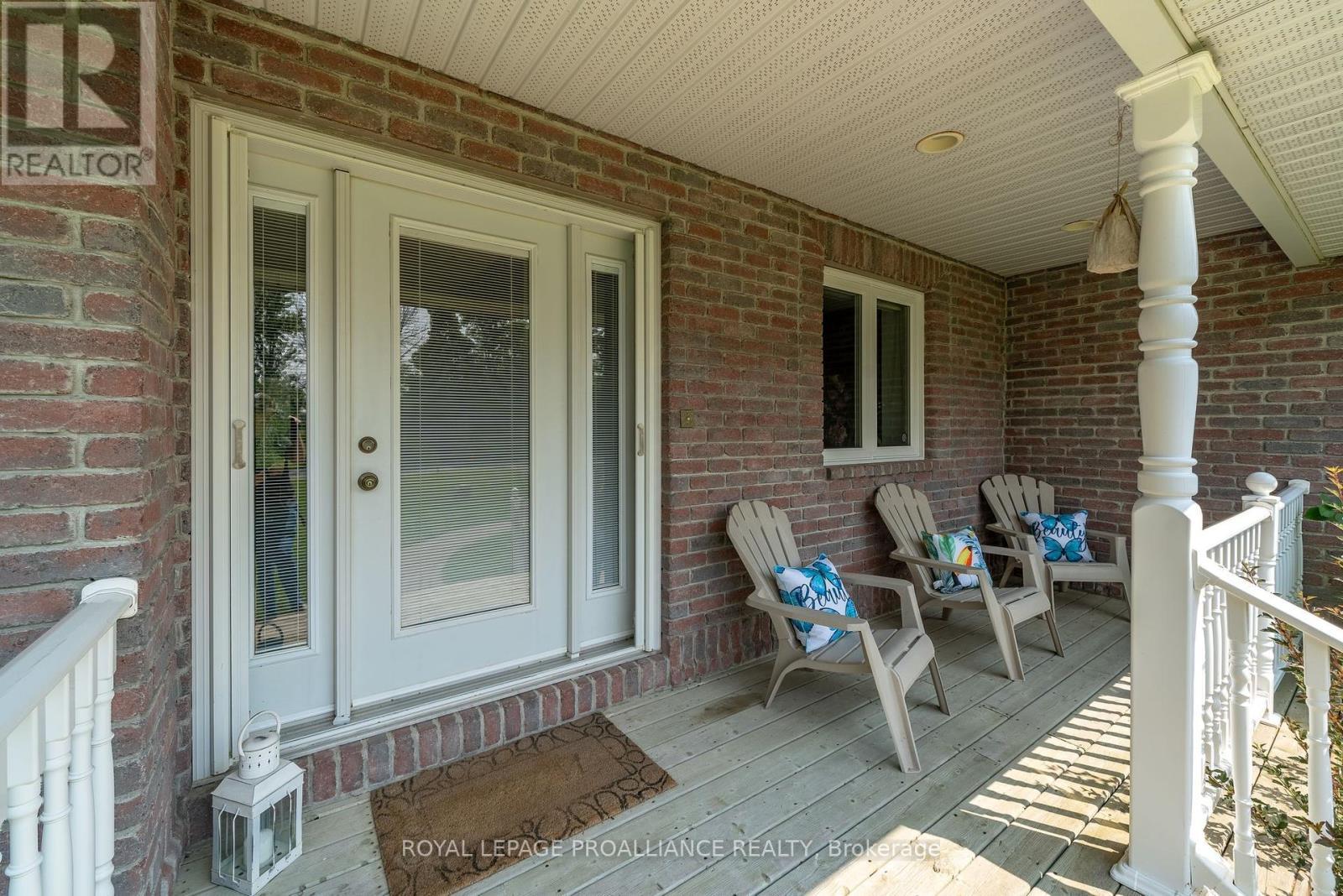 












32 PIERCE ROAD

,
Prince Edward County (Hallowell Ward),




Ontario
K0K1G0

