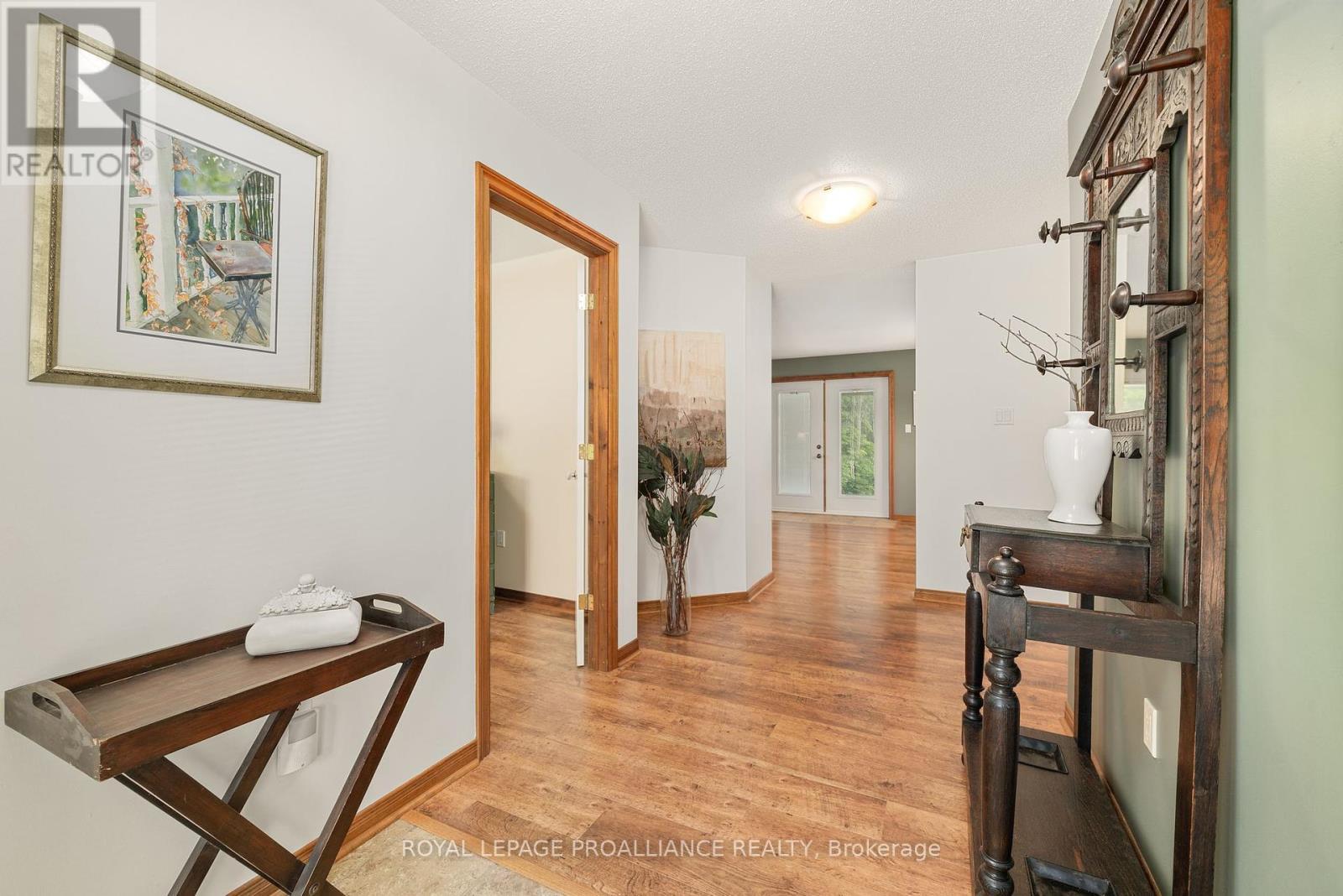 












32 PIERCE ROAD

,
Prince Edward County (Hallowell Ward),




Ontario
K0K1G0

