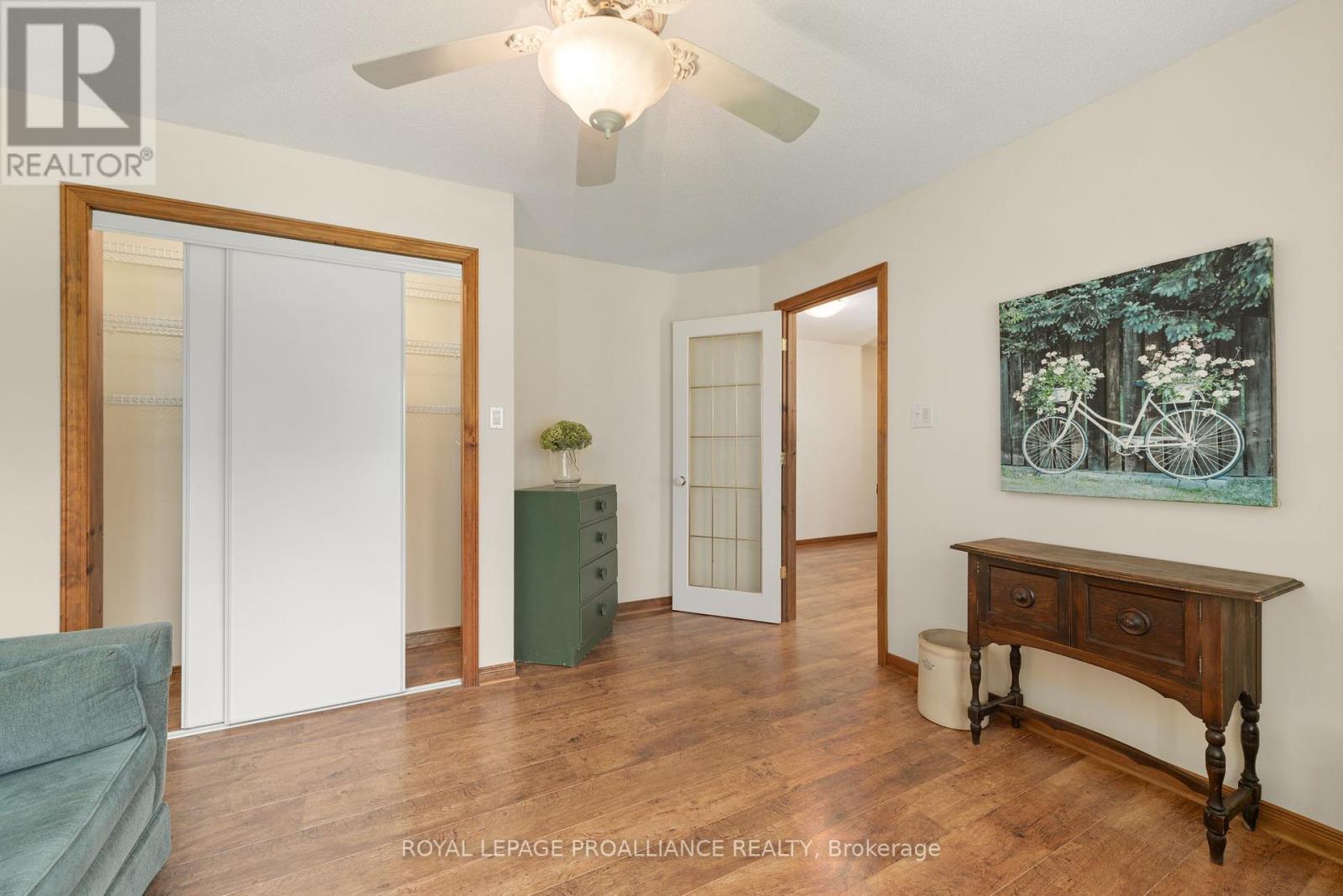 












32 PIERCE ROAD

,
Prince Edward County (Hallowell Ward),




Ontario
K0K1G0


