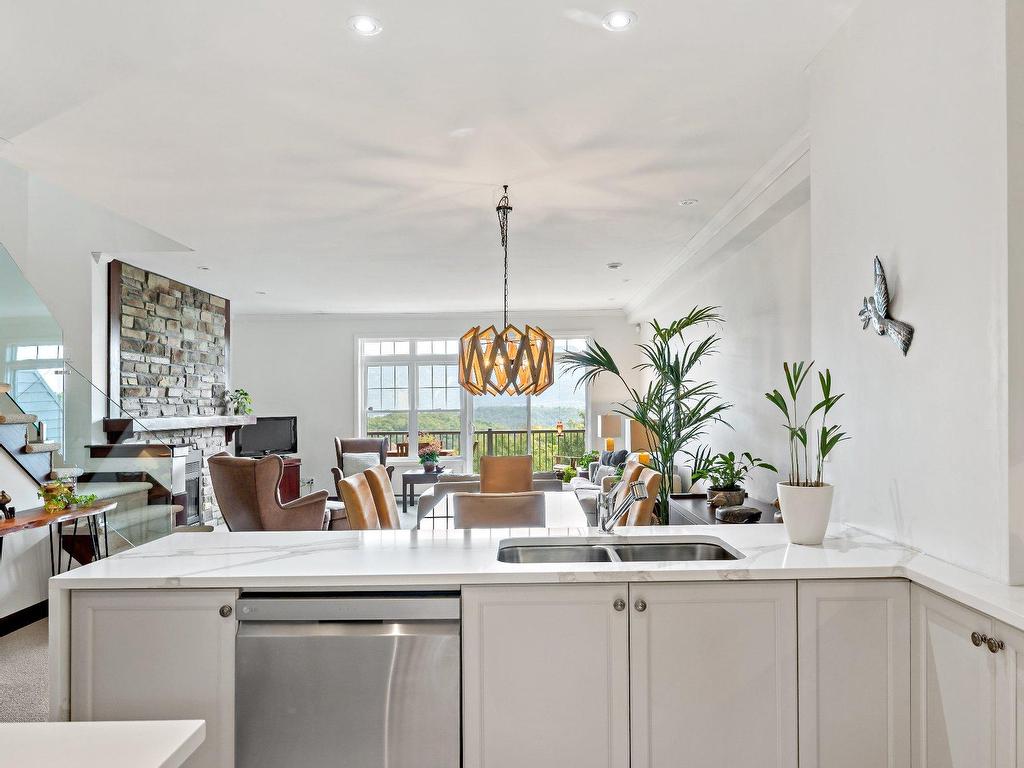 









290


Rue du Mont-Plaisant

, 5,
Mont-Tremblant,




QC
J8E1L2

