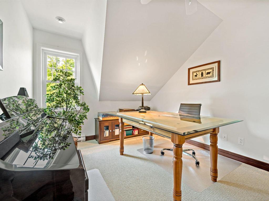 









290


Rue du Mont-Plaisant

, 5,
Mont-Tremblant,




QC
J8E1L2

